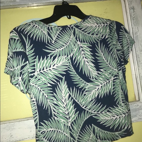 Cropped tee! - Picture 3 of 3